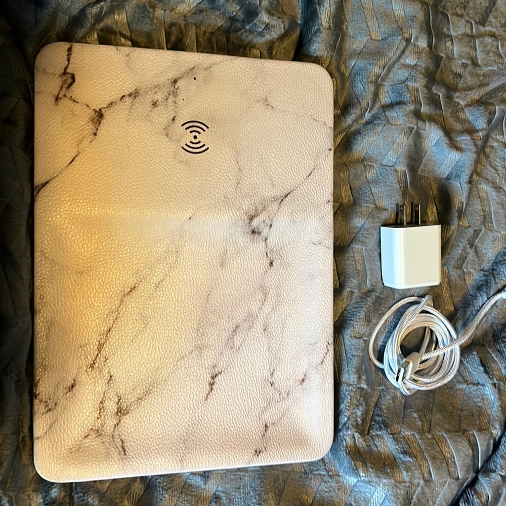 Ellie Los Angeles Wireless Charging Tray EUC
